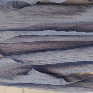 CHAPS performance men’s size Medium Non-iron shirt.  EUC